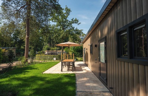 Lieren House | The Loevestein Lodge offers a comfortable vacation home for 4 people with modern amenities and a private terrace in the Veluwe.
