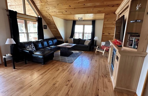 New Lisbon Cabin | The Loft - 2BR, 2BA Cabin!