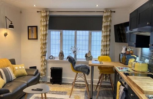 Chesterfield Apartment | The Loft at Hasland - Chesterfield - Free private parking