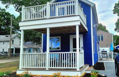 Warwick House | The Loft at Oakland Beach nAsk About Off-season Discounts n5 min from Airport.
