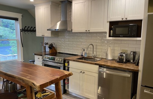 Stowe Area Apartment | "The Loft " great location, super spacious one bedroom with a large balcony!