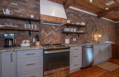 Lynn Apartment | The Loft on Trade Street | Newly Renovated | Downtown Tryon