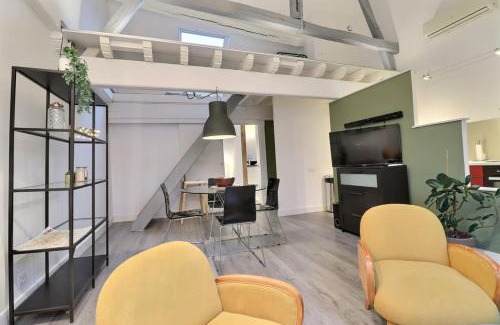 Old Town Apartment | The Loft Under the Roofs - Near the Train Station