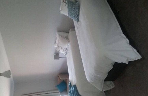 Pemberton Hotel | The Log Cabin B&B - Blue Wren Room