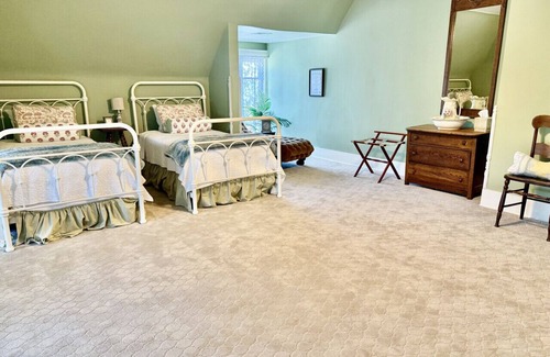 Guthrie Bed & Breakfast | The Logan Room at The Judges Chambers