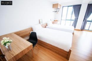 Chonburi Hotel | The LogBook Room and Cafe'