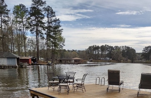 Eatonton House | The Loggerhead lakefront retreat, pet-friendly, 225-feet of waterline, new dock