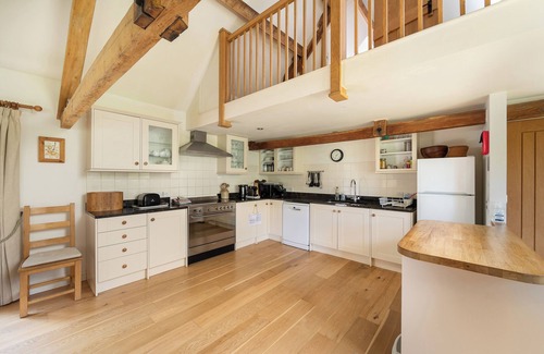 Tetbury House | THE LONG BARN, pet friendly, with open fire in Tetbury