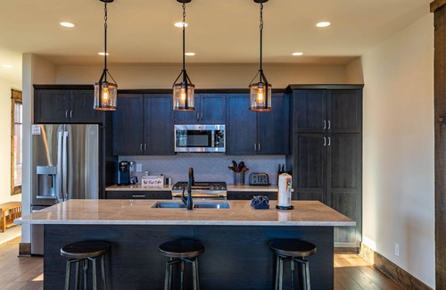 Banner Elk House | The Lookout at Eagles Nest: Mtn views, pet friendly, hot tub