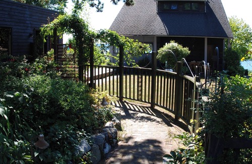 Endolyne Apartment | The Lookout, Close to Beach, No cleaning fee. Private and lovely view.