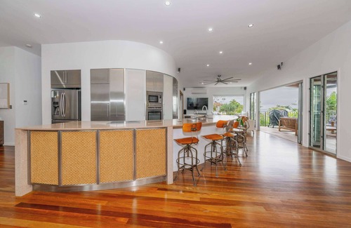Castle Hill House | The Lookout Escape - Peak Perfection