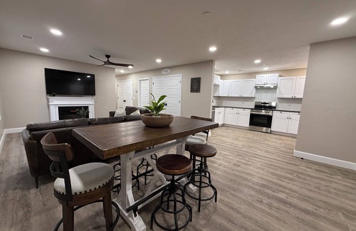 Ava Apartment | The Lookout Suite @ White Oak