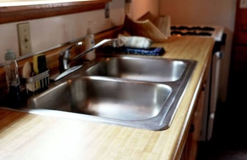 June Lake Hotel | The Loop Two-Bedroom Cabin (Unit 9) at Lake Front Cabins