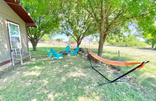 Lorena House | The Lorena Ranchette- Goats, Firepit, Hammock