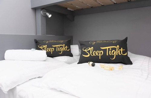 Wrexham Apartment | The Lower Gathering - Town Centre - Sleeps Up To 10
