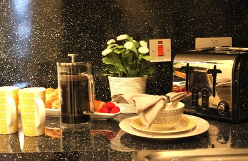 Wrexham Apartment | The Lower Gathering - Town Centre - Sleeps Up To 10