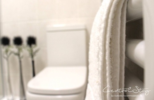 Wrexham Apartment | The Lower Gathering - Town Centre - Sleeps Up To 10
