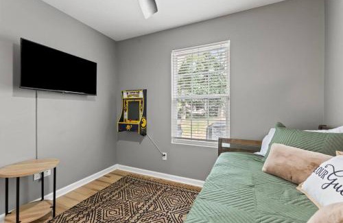 Georgetown House | The Luxe/HotTub/Playground/12min KHP/30min Ark