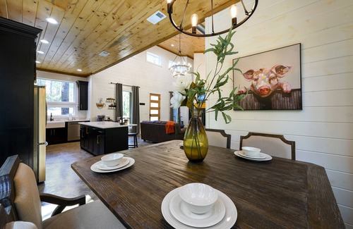 Broken Bow Cabin | The Luxury Pines Retreat w/NEW Pool Heating Option*, Hot Tub ,Fire Pit Sleeps 8