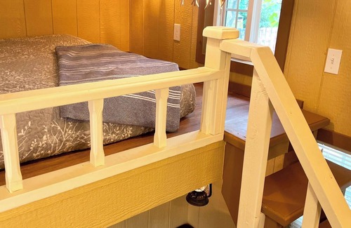 Lyons Resort | The Lyons Lodge – Boulder Charm & Mountain Views in a Tiny House Stay
