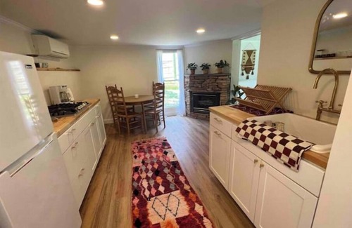 Black Mountain House | The Mac House - With a Hot Tub!