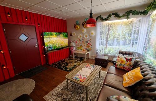 Lantinen District House | The Mäkkylä Escape - Perfect for 2 with sauna look and optional Hot Tub