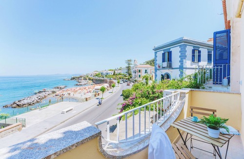 Casamicciola Terme House | The Mana Suite Seaview Apartments
