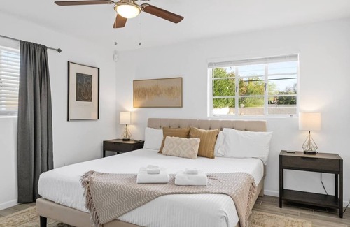 Sam Hughes House | The Manchester - close to GEM Show! Spacious 4-bedroom house w/game room
