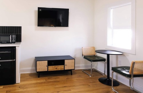 Chambersburg Apartment | The Mane & Co - No. 1