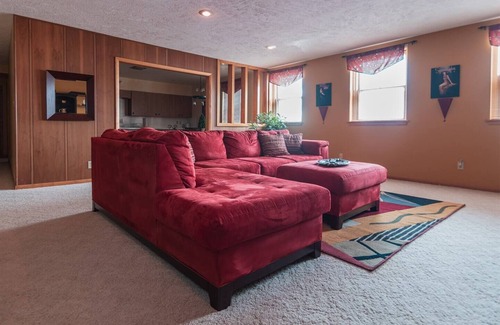Fairbury Apartment | The Manhattan 2BR apartment in historical downtown