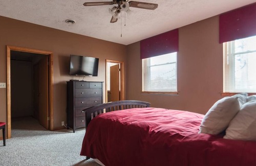 Fairbury Apartment | The Manhattan 2BR apartment in historical downtown