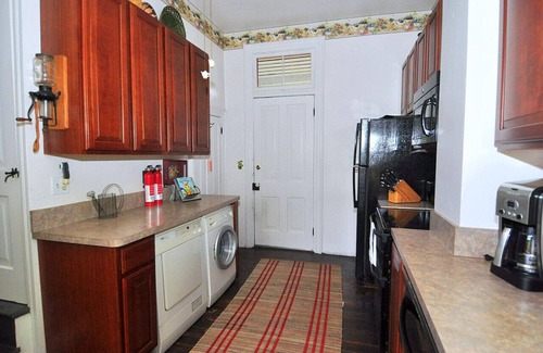 Berkeley Springs House | The Manor - historic mansion, covered porch, wifi, walk to everything, king bed