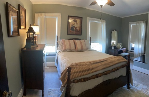 Dover House | The Manor - Spacious, Elegant, and in a great location!