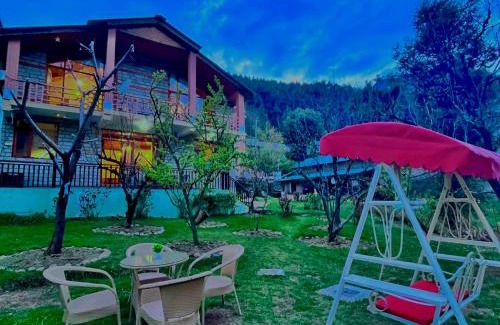 Baheri Hotel | The Manu Emerald #farmhouse #top selling cottage in manali #peaceful heritage cozy stay #lawn with bonfire #most awarded