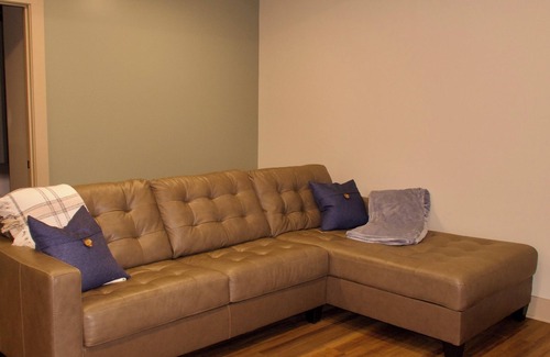 Elizabethtown House | The Maple Suite