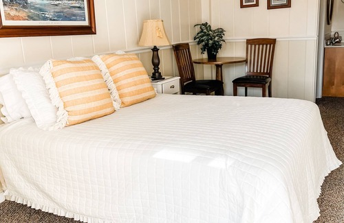 Whitehall Apartment | The Maple Tree Inn - #14