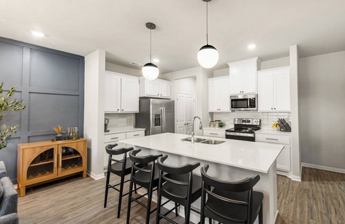 Bryan Condo | The Mark, B/CS - Luxurious 2BD/2BA condo 5 min from Downtown Bryan - New Listing