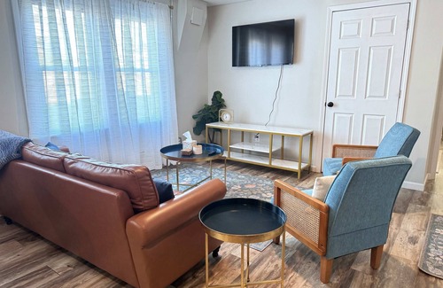 Ashland Apartment | The Market Place by Nest and Bloom Suite 4 (5045)