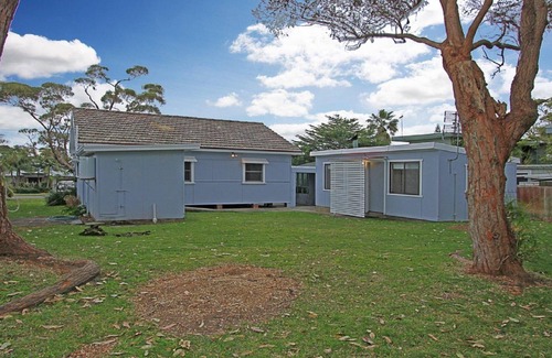 Currarong Cottage | The Marlin – 200 metres from the popular rock pools
