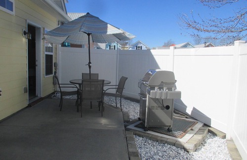 Myrtle Beach Cottage | The Marlin at Gulf Stream invites you to relax with an Ocean Breeze.