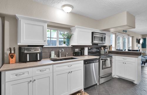 Willis House | The Marlin House: Waterfront Escape with Dock, Outdoor Kitchen & Stunning Views!
