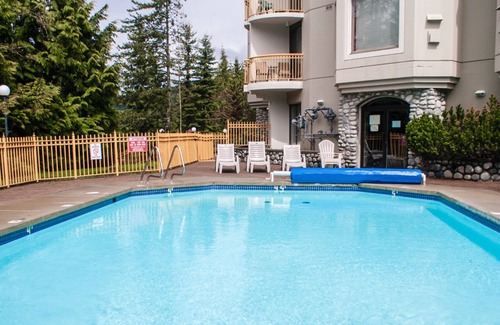 Upper Village Apartment | The Marquise, Steps from Slopes, Pool and Hot Tub, Patio, Free Shuttle