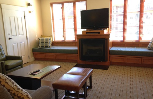 South Lake Tahoe Resort | The Marriott Grand ResidencenLuxury Resort & Convenient Location=Fun made easy!n