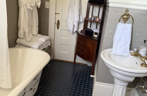 Guthrie Bed & Breakfast | The Martha Dale at The Judges Chambers