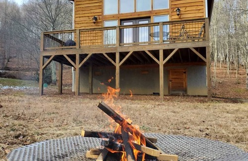 Clyde Cabin | The Martingale at Max Patch