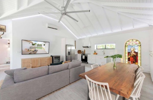 North Side Condo | The Mastic Cana LUXE Cottage & Pool on North Side