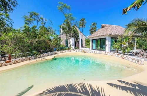 North Side Condo | The Mastic Chapel LUXE Cottage & Pool on North Side