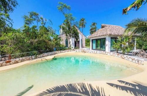 North Side Condo | The Mastic Cottage Collection on North Side