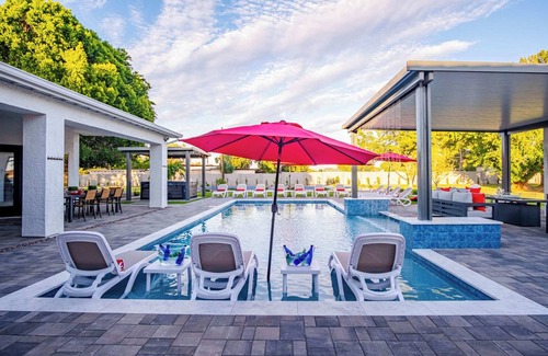 Gilbert House | The Max Resort! 1.5 Acres! Enjoy Pickle Ball, Pool, & Fun!