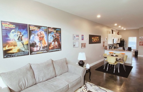 Covington Apartment | The McFly - Back to the 80s
